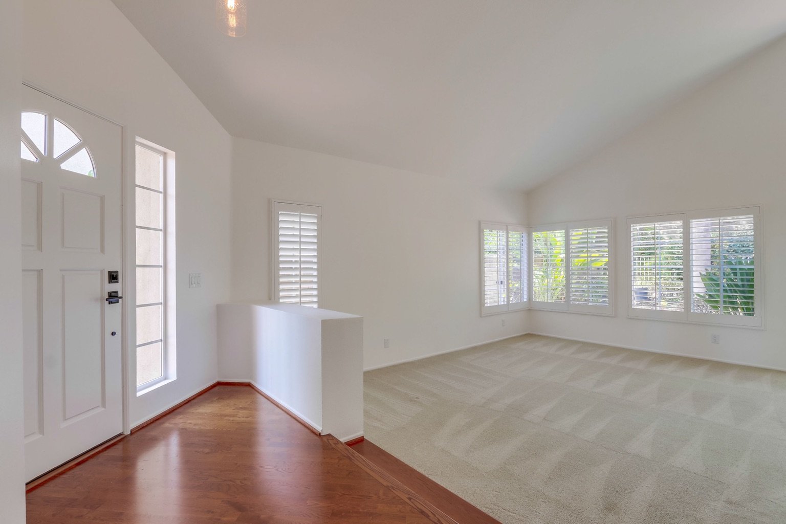 Living Room, vacant